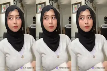 Ukhti Amalia Mutya Hijab Cantik Pasrah Kasur