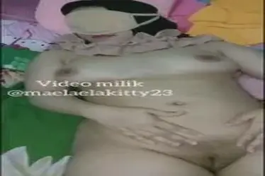 Ukhti Hijab Cantik Pasrah Goyang Kasur Sempit