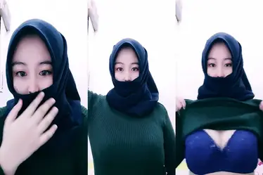 Via Hijab Pamer Dada Montok Viral Tiktok 2026